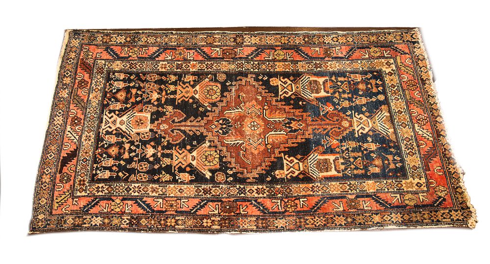 ​"אַפִּרְיוֹן עָשָׂה לוֹ הַמֶּלֶךְ שְׁלֹמֹה... רְפִידָתוֹ זָהָב" שטיח התפילה של הריי"צ כפי מנהג 