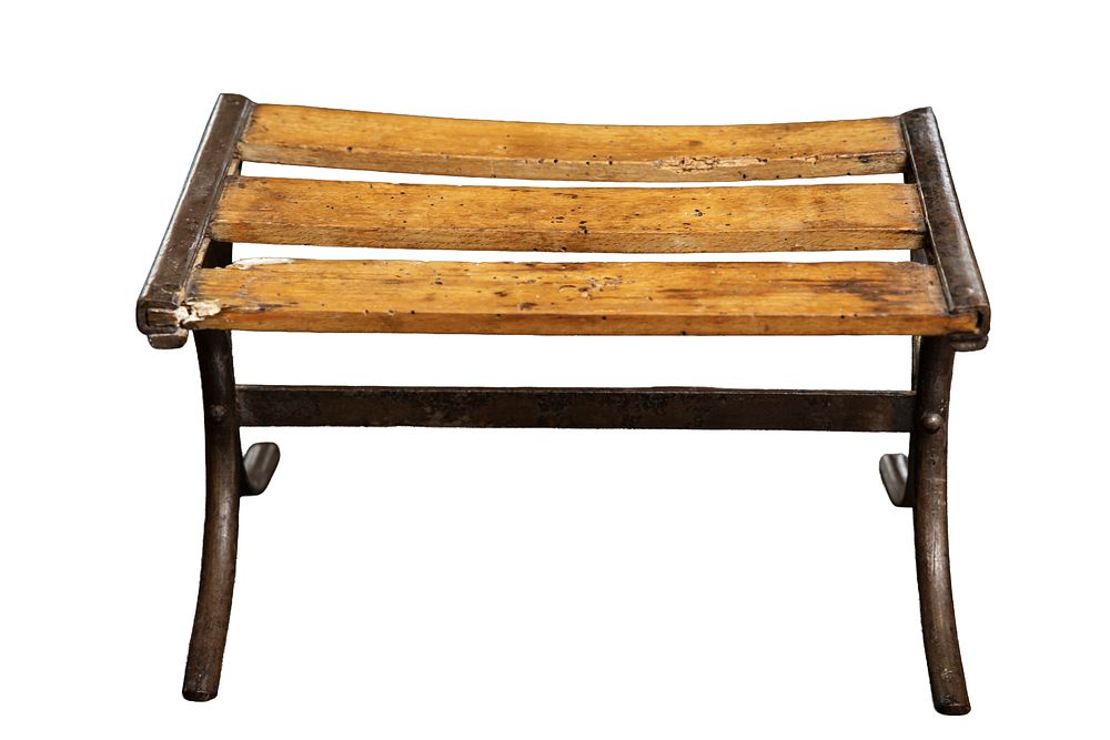 רַגְלֵ֤י חֲסִידָו֙ יִשְׁמֹ֔ר
ההדום של אדמו"ר הרש"ב נרכש ע"י בנו אדמו"ר הריי"צ- מצורף אישור מאת 