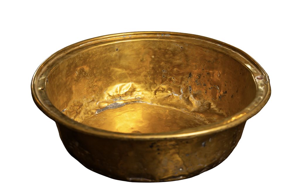 וְעָשִׂיתָ כִּיּוֹר נְחֹשֶׁת וְכַנּוֹ נְחֹשֶׁת לְרָחְצָה.
קערת נטילת ידיים של אדמו"ר הרש"ב- 