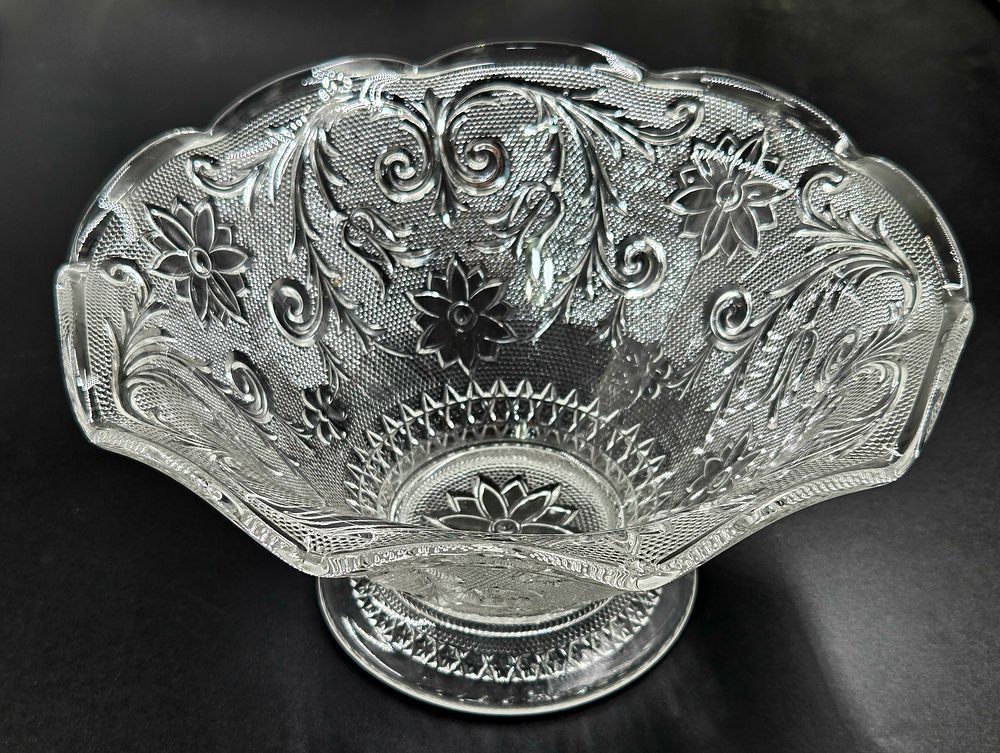 סַמְּכ֙וּנִי֙ בָּאֲשִׁישׁ֔וֹת רַפְּד֖וּנִי בַּתַּפּוּחִ֑ים כִּי־חוֹלַ֥ת אַהֲבָ֖ה אָֽנִי׃
כלי 