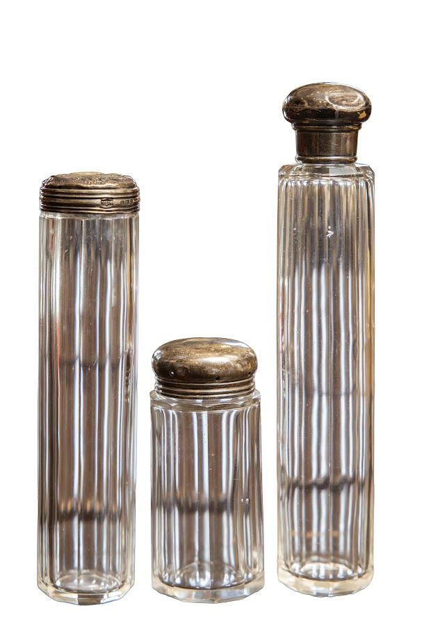 בקבוקוני שיירי "כוס של ברכה" של אדמו"ר הרש"ב, נרכשו ע"י בנו אדמו"ר הריי"צ. שלשת הבקבוקונים 