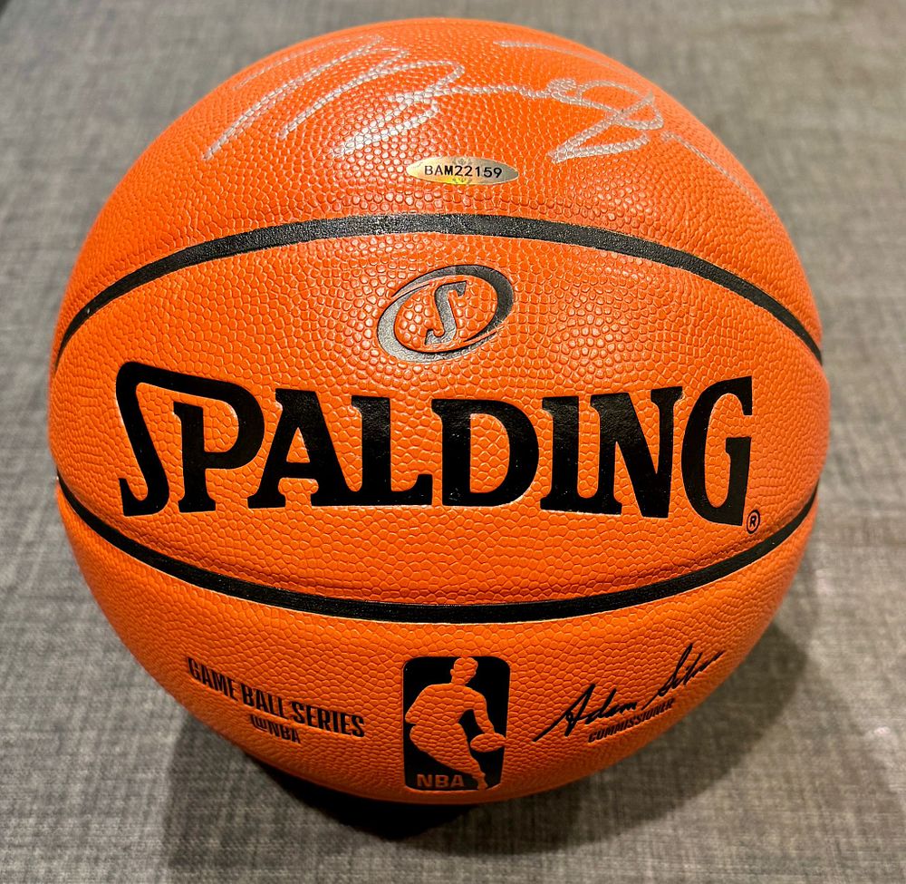 King David Auctions | מכירה  199 | מטבעות ושטרות מיוחדים! חולצות, נעליים, כדורים ותמונות חתומות ע"י גדולי השחקנים בכל הזמנים!