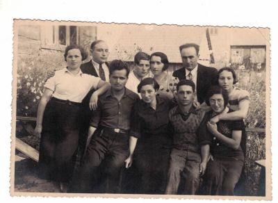 שני פריטים חשובים: תצלום "שארית קיבוץ ארלוזורוב ברוסיין אחרי חיסולו" – חתימות חברי הקיבוץ - 