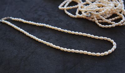 --ONLY 1 PCS FROM THIS SET!!! Natural River Pearl-38 cm with claps(D)