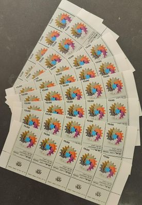 שמונה גליונות