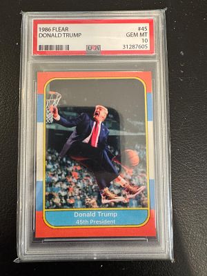 קלף פרודיה מיוחד ונדיר של טרמפ עושה דנאק לסל כמו מייקל ג׳ורדן. מדורג 10