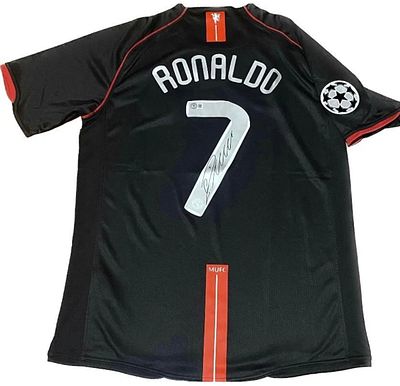 חולצה חתומה של כריסטיאנו רונאלדו איכותית ביותר של נייק במדי קבוצת מנצ׳סטר יונייטד. חולצת משחקי 