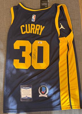 חולצה חתומה של סטפן קרי מיוחדת ונדירה מאוד. מהמהדורה היוקרתית Nike Jordan Swingman בקבוצת גולדן 