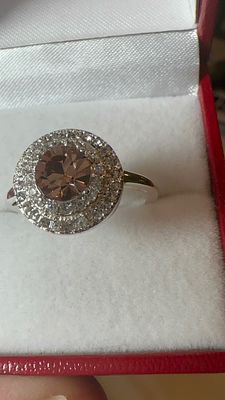 טבעת אבן קריסטל קוניאק נוצצת ואבני זירקוניה סביב, מדהימה ביופיה. גדולה ונוצצת! שקופה! עבודה 