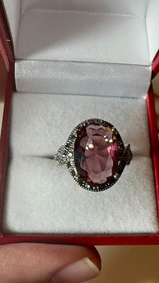 טבעת רובי אדום יין מרהיב. גדולה ונוצצת! שקופה! עבודה איטלקית מיוחדת בליטוש מיוחד.