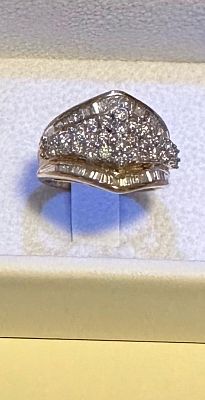 טבעת זהב ויהלומים מרהיבה! חדשה! טבעת זהב משובצת ב70 יהלומים! יהלומי בגט בצדדים! מדהימה! טבעת 