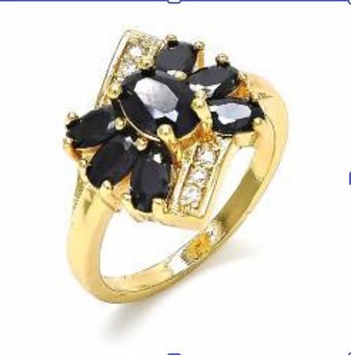 טבעת זהב גולדפילד צהוב 14 ק. בשיבוץ אבני ספיר שחורות ואבני זירקוניה