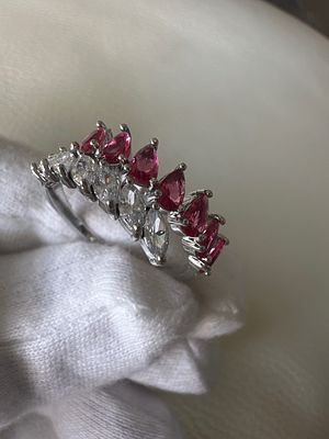 טבעת גולדפילד משובצת אבני זירקוניה בוורוד ושקוף. מדהימה.