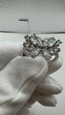 טבעת פרפר אבני יהלום מואסנייט מרהיבות!