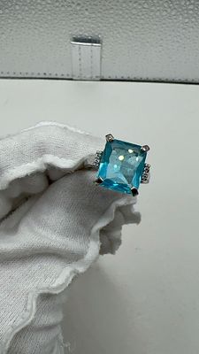 טבעת זהב גולדפילד לבן מדהימה. עם אבן אקוומרין ענקית מלוטשת מלבן זוויות. פתיחה-$45