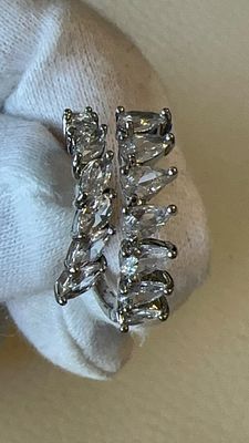 טבעת גולדפילד מדהימה משובצת באבני זירקוניה