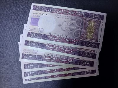 עלה כעת! 10 שטרות מאוריטניה 100 אוקיה מצב unc מספרים עוקבים שנת 2015