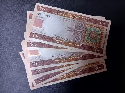 עלה כעת! 10 שטרות מאוריטניה 200 אוקיה מצב unc מספרים עוקבים שנת 2013