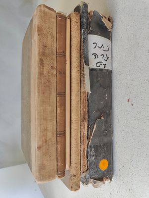 לוט ספרים חשובים על התורה ונ"ך ודרוש – בחלקם הקדשות וחתימות חשובות. 1) ספר זקן אהרן על התורה 