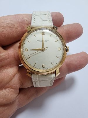 שעון וינטאג' נדיר IWC Schaffhausen, קלאסי ואלגנטי, בקוטר המבוקש והנדיר ביותר – 37 מ״מ.
מדובר 