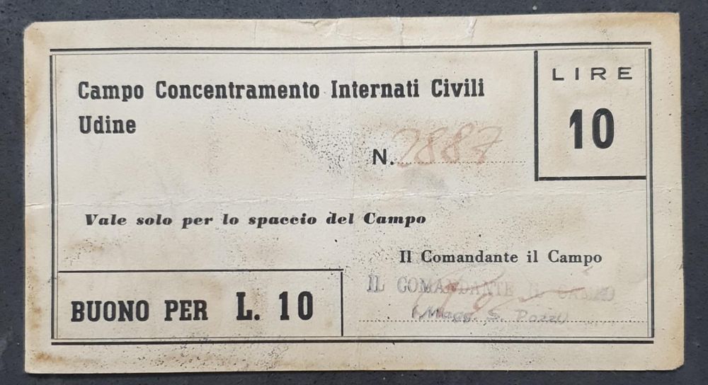 שטר כסף (בונו) של 10 לירות איטלקיות. 
השטר שימש במחנה הריכוז לאזרחים עצורים באודינה, איטליה 