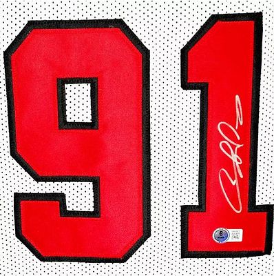 חולצה חתומה של דניס רודמן במדי שיקגו בולס. משחקי בית. החתימה מאומתת על ידי חברת Beckett מהטובות 