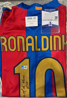 חולצה חדשה יוקרתית חתומה של רונאלדיניו במדי נבחרת ברצלונה. לה ליגה משחקי בית 2006-07. אימות 