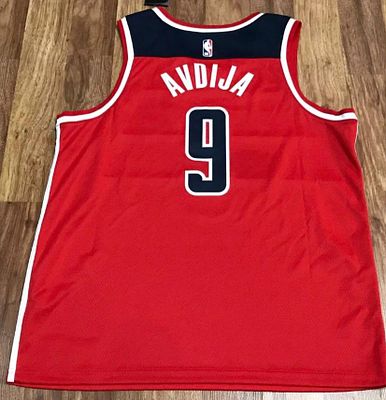 חולצה מיוחדת וקשה להשגה של דני אבדיה במידי קבוצת פורטלנד בלייזרס ( לא חתומה). חולצה של נייק 