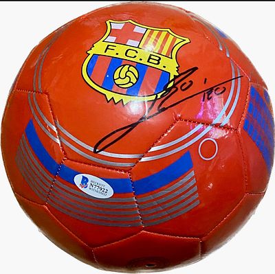 כדורגל מיוחד של ברצלונה חתום על ידי ליונל מסי . עם אימות של Beckett