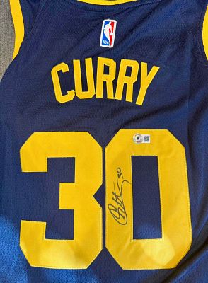 חולצה חתומה של סטפן קרי במדי גולדן סטייט . אימות חתימה Beckett.חולצה איכותית ביותר.