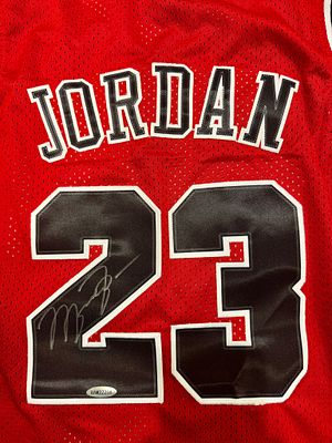 חולצה חדשה עם הטיקט מיוחדת נדירה ויוקרתית ביותר של מייקל ג׳ורדן במדי קבוצת שיקגו בולס. חולצה של 