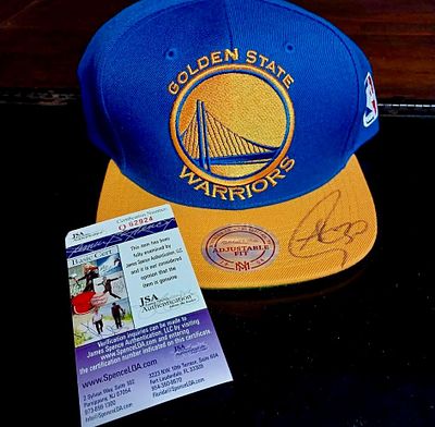 כובע נדיר מאוד ואיכותי ביותר של micheal & Ness של גולדן סטייט חתום על ידי סטפן קרי .מאומת על 