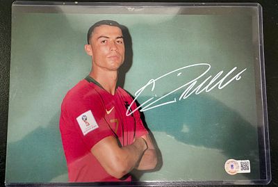 תמונה נדירה חתומה של כריסטיאנו רונאלדו במדי נבחרת פורטוגל עם אימות חתימה של Beckett witnessed 