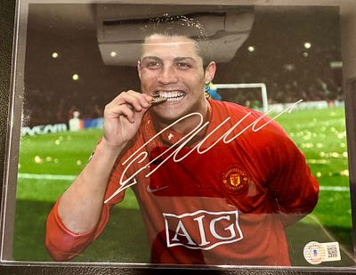 תמונה גדולה נדירה חתומה של כריסטיאנו רונאלדו במדי נבחרת פורטוגל עם אימות חתימה של Beckett witnessed