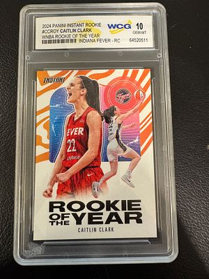 קלף רוקי ממוספר מדורג 10 של הכוכבת הכי גדולה ב WNBA קטלין קלארק. PANINI INSTANT ROOKIE. ROOKIE 