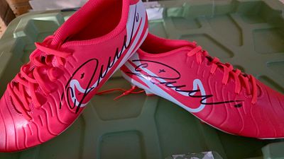 נעל מיוחדת ונדירה של Nike חתומה על ידי כריסטיאנו רונאלדו. ומאומתת על ידי Beckett.