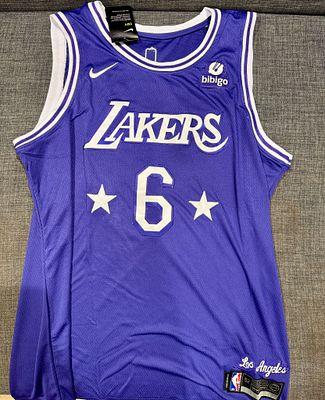 חולצה איכותית חדשה מיוחדת ונדירה חתומה של לברון ג׳יימס בקבוצת לוס אנגלס לייקרס. אימות חתימה PSA