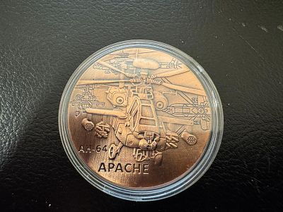 מדליה מיוחדת של מסוק הקרב Apache של צבא ארה״ב.