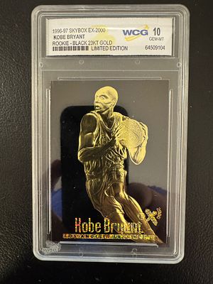 קלף מיוחד מאוד בסדרה מוגבלת. מדורג בציון 10. של קובי ברייאנט מוזהב 23k. של חברת Skybox 1996-97. 