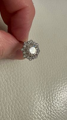 2 קראט! מואסנייט אבן מרכזית בתוך טבעת כסף מדהימה.