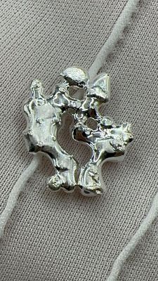 תליון כסף טהור 9999 בעבודת יד של צורף. מסדרת ערטילאי. משקל 6.95 גרם. פתיחה-$20