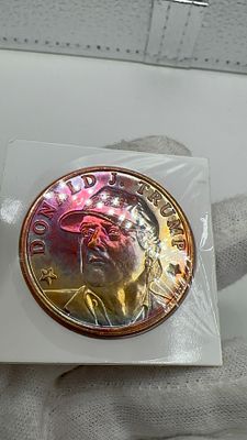 מטבע נחושת טהורה 9999 צבעוני טבעי של דונלד טראמפ. 🪙 מטבע **נדיר** של דונלד טראמפ! 🇺🇸 גימור 