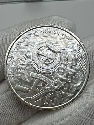 מטבע כסף טהור - ניווט. מטבע אונקיית כסף **טהור 999**! עיצוב מרהיב של מצפן🧭 ומכשירי ניווט 