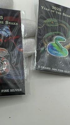 לוט 2 מטילי כסף צבעוניים - שנת הנחש 2025 הנחש האדום והנחש הירוק במכירה אחת!. 🐍 לוט 2 מטילי כסף 