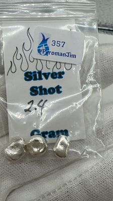 כדוריות כסף טהור 2.4 גרם. ✨ **כסף טהור** במיטבו! ✨ 2.4 גרם של כדוריות כסף מבריקות. מושלם ליצירה 