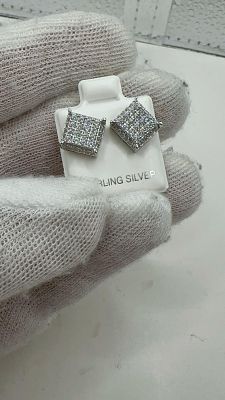זוג עגילי כסף 925! משובצות בעשרות אבני מואסנייט מנצנצים. תכשיט יפה. הערכה $80-$100 פתיחה-$55
