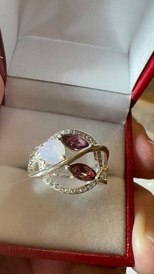 טבעת רובי אדום יין ואופל מרהיב. עבודה איטלקית מיוחדת בליטוש מיוחד