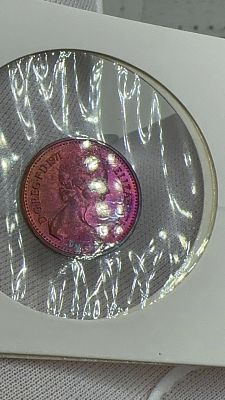 מטבע פני נדיר בצבעיו, בפטינה הצבעונית שבו. פתיחה-$12