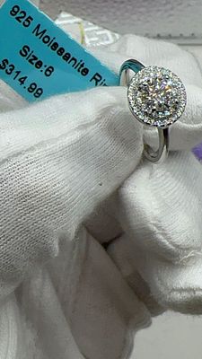 טבעת כסף 925, משובצת ביהלומי מואסנייט נדירה ביופיה מחיר באטיקט $314 פתיחה-$85