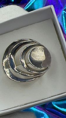 טבעת בעבודת יד עשויה כסף 925 צרופה בעבודת יד בידי צורף מיוחדת במינה ואומנותית. הערכה-$256-$280 